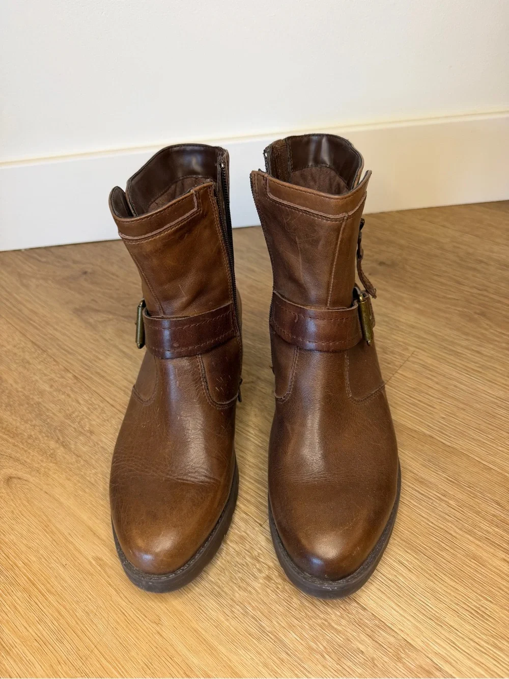 Earth Drumlin Woman’s Brown Leather Zip Ankle Boots size 8 buckle comfort